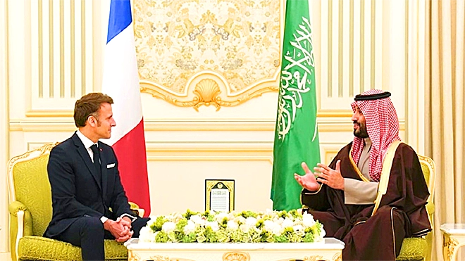 ​بن سلمان وماكرون يؤكدان ضرورة الكف عن تهديد الأمن الإقليمي والدولي